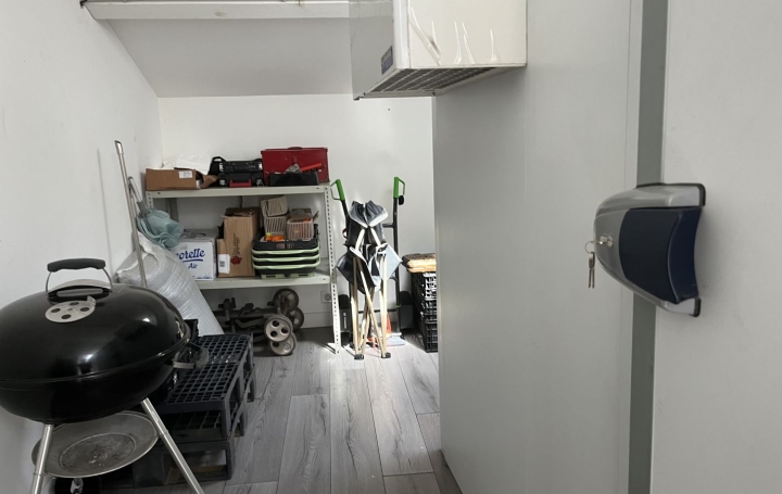 Local commercial MARSEILLE (13012)  52 m2 1 030 € 