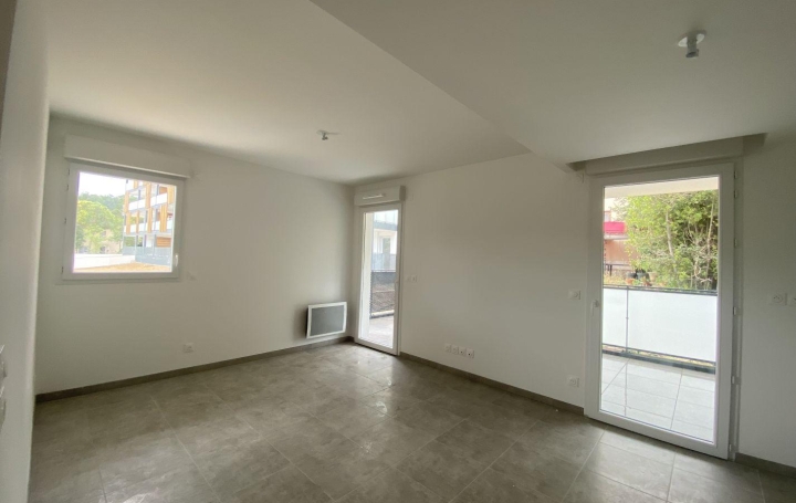 3 Pièces MARSEILLE (13011)  55 m2 961 € 