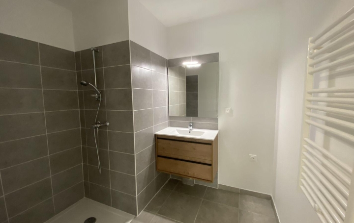 3 Pièces MARSEILLE (13011)  55 m2 961 € 