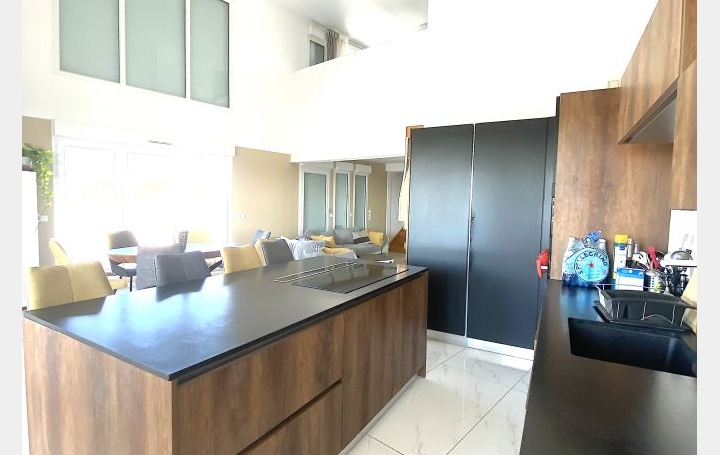 4 Pièces MARSEILLE (13012)  106 m2 2 800 € 