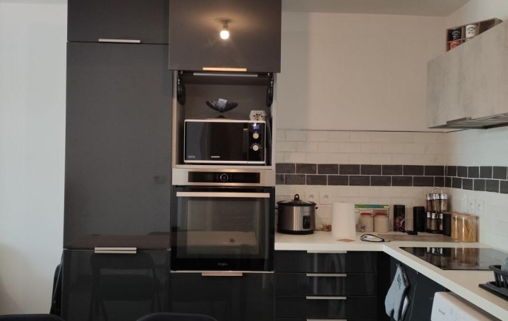 3 Pièces MARSEILLE (13011)  55 m2 1 100 € 