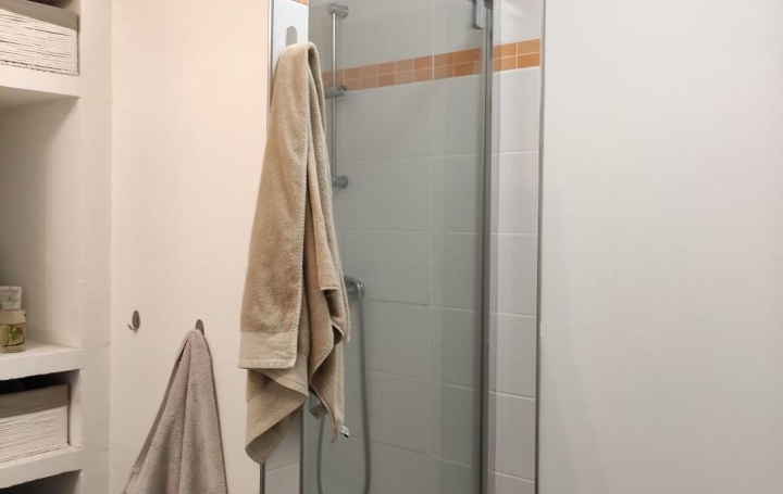 3 Pièces MARSEILLE (13011)  55 m2 1 100 € 