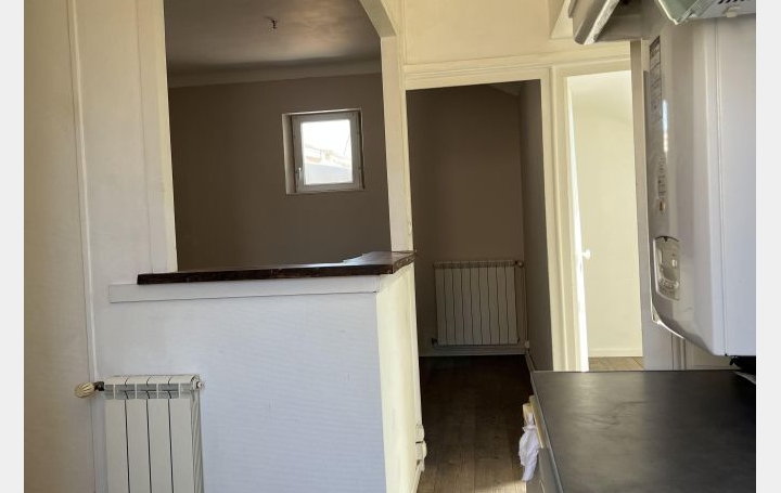 2 Pièces MARSEILLE (13005)  33 m2 560 € 