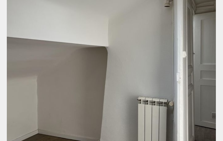 2 Pièces MARSEILLE (13005)  33 m2 560 € 