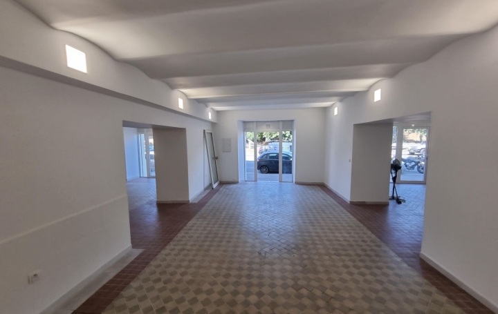 Local commercial MARSEILLE (13002)  400 m2 5 000 € 