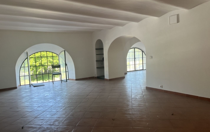 Local commercial MARSEILLE (13002)  400 m2 5 000 € 