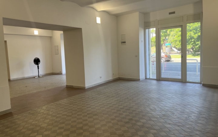 Local commercial MARSEILLE (13002)  400 m2 5 000 € 