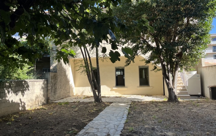 Local commercial MARSEILLE (13012)  235 m2 4 000 € 