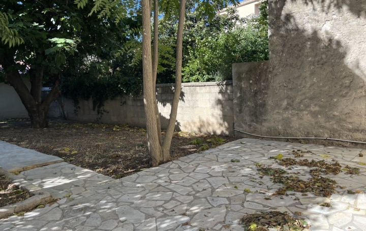 Local commercial MARSEILLE (13012)  235 m2 4 000 € 