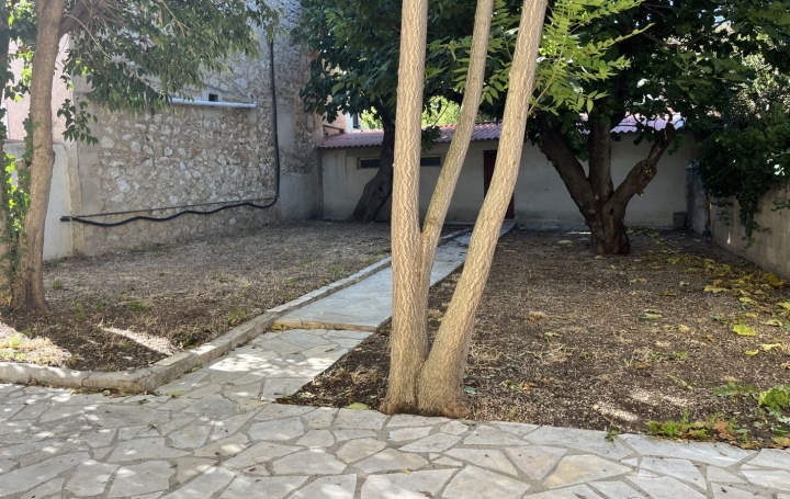 Local commercial MARSEILLE (13012)  235 m2 4 000 € 