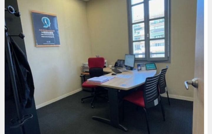 Local commercial MARSEILLE (13012)  235 m2 4 000 € 