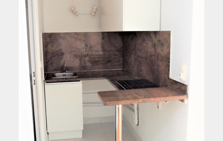 Studio MARSEILLE (13006)  32 m2 600 € 