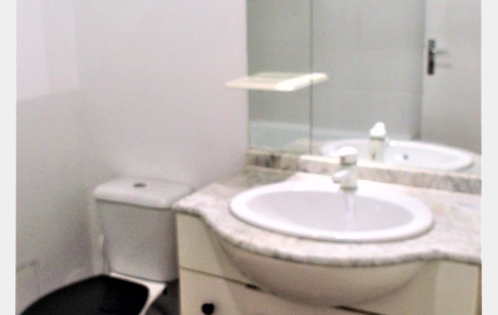 Studio MARSEILLE (13006)  32 m2 600 € 