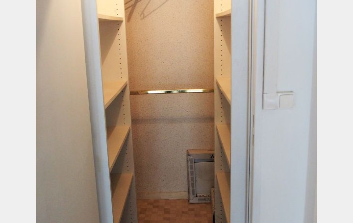 Studio MARSEILLE (13006)  32 m2 600 € 