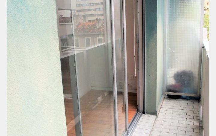 Studio MARSEILLE (13006)  32 m2 600 € 