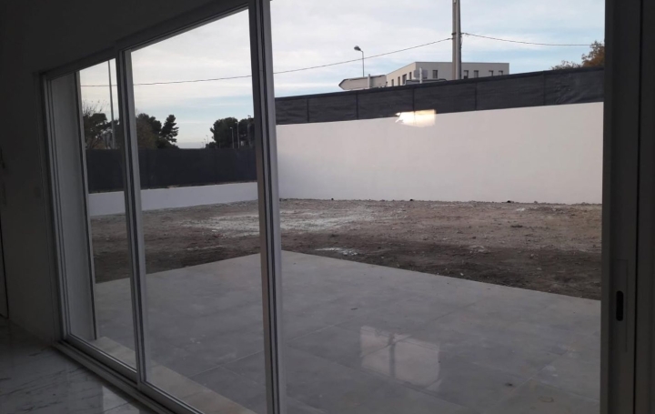 Villa SIMIANE-COLLONGUE (13109)  99 m2 2 230 € 