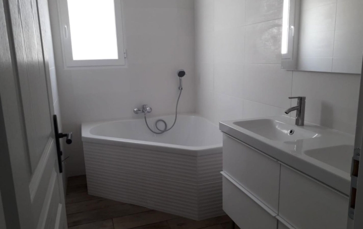 Villa SIMIANE-COLLONGUE (13109)  99 m2 2 230 € 