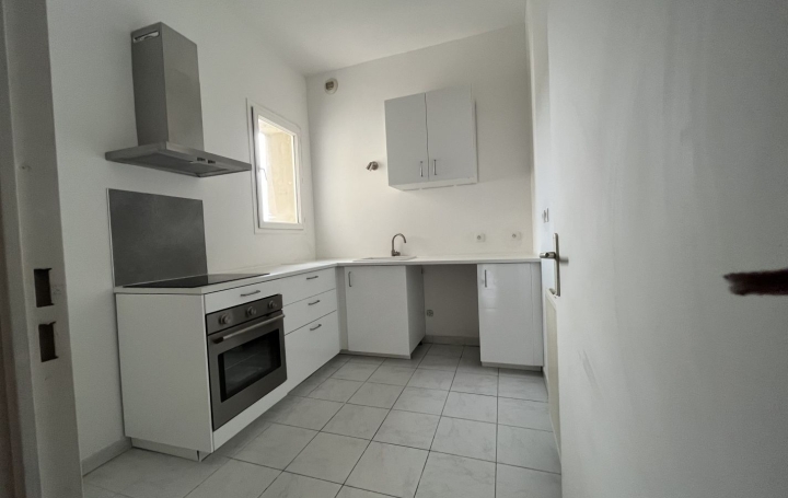 3 Pièces MARSEILLE (13001)  97 m2 1 200 € 