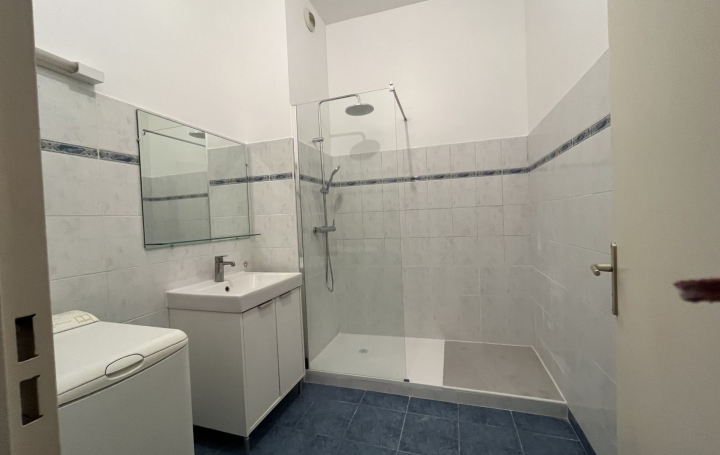3 Pièces MARSEILLE (13001)  97 m2 1 200 € 