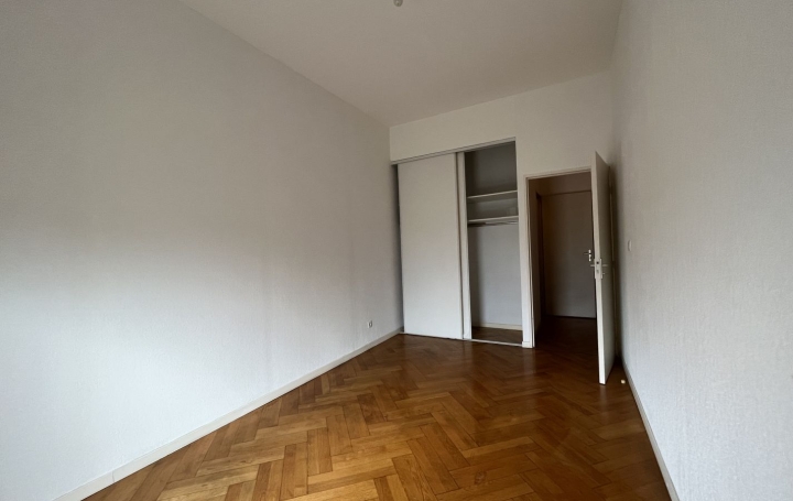 3 Pièces MARSEILLE (13001)  97 m2 1 200 € 