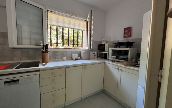 2 Pièces LA CIOTAT (13600)  37 m2 975 € 