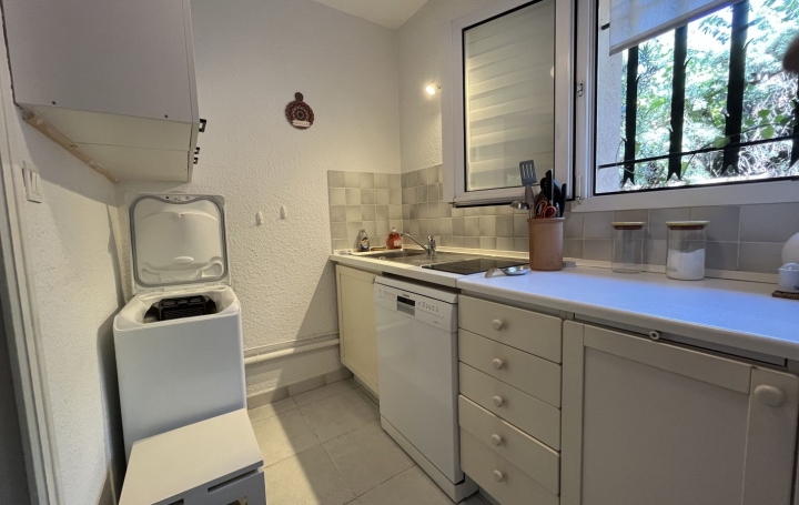 2 Pièces LA CIOTAT (13600)  37 m2 975 € 