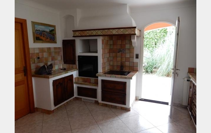 Réseau Immo-diffusion : Maison  SIMIANE-COLLONGUE  130 m2 2 310 € 