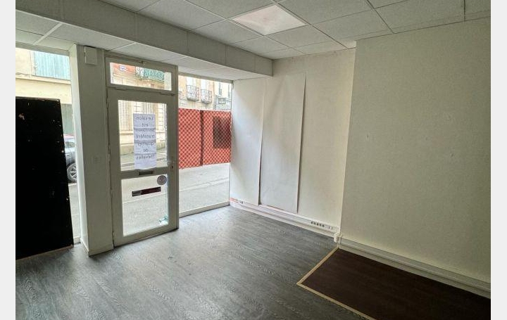 Réseau Immo-diffusion : Local commercial  LAVAL  46 m2 45 000 € 