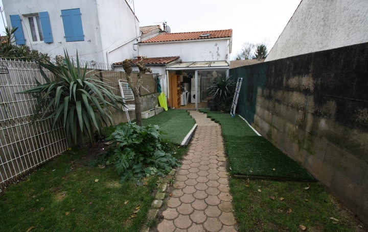 Réseau Immo-diffusion : Maison  SAINT-ROMAIN-DE-BENET  60 m2 96 000 € 