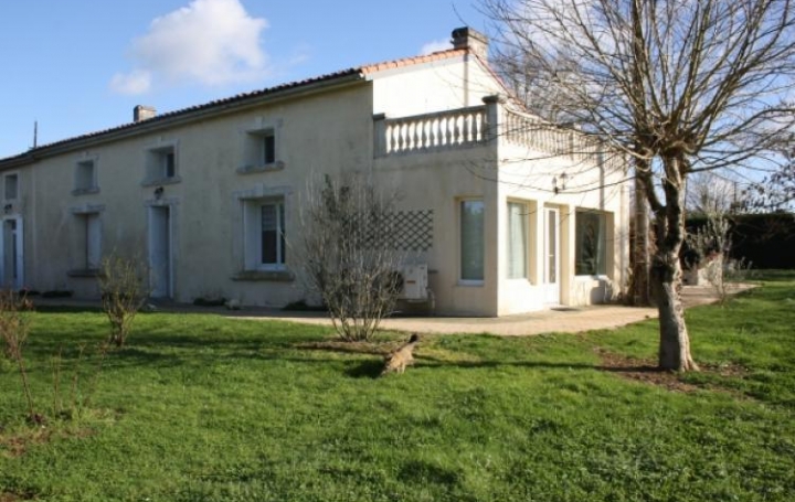 Réseau Immo-diffusion : Maison  SAINTES  220 m2 308 000 € 