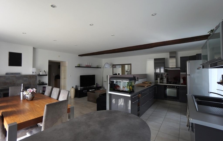 Réseau Immo-diffusion : Maison  L'EGUILLE  130 m2 230 000 € 