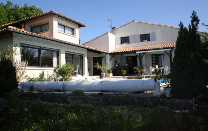 Réseau Immo-diffusion : Maison  BREUILLET  280 m2 490 000 € 