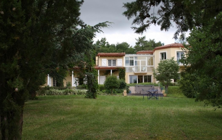 Réseau Immo-diffusion : Domaine  MONCLAR-DE-QUERCY  300 m2 550 000 € 