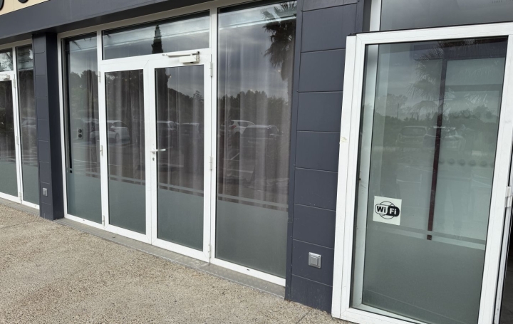 Local commercial EGUILLES (13510)  80 m2 1 903 € 