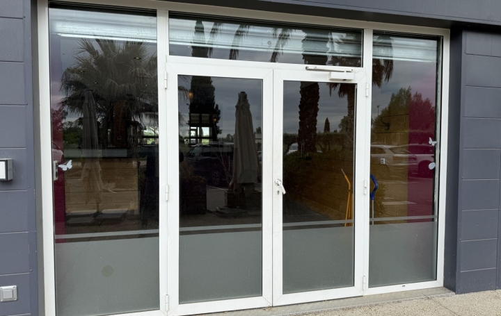 Local commercial EGUILLES (13510)  80 m2 1 903 € 