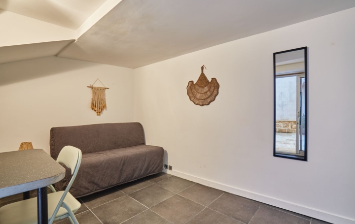 Studio AIX-EN-PROVENCE (13100)  12 m2 595 € 