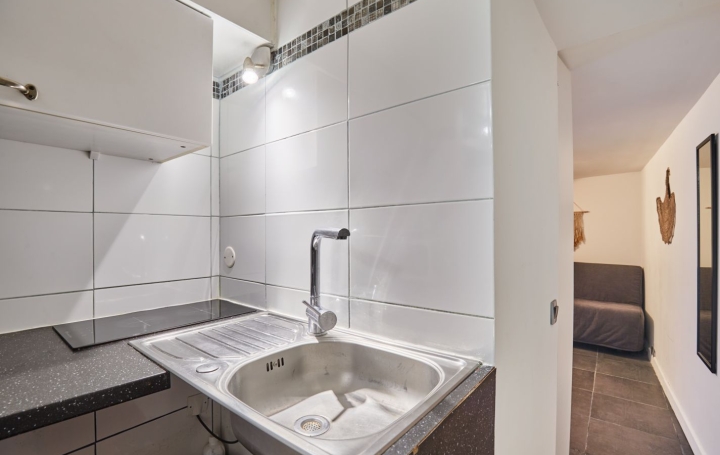 Studio AIX-EN-PROVENCE (13100)  12 m2 595 € 