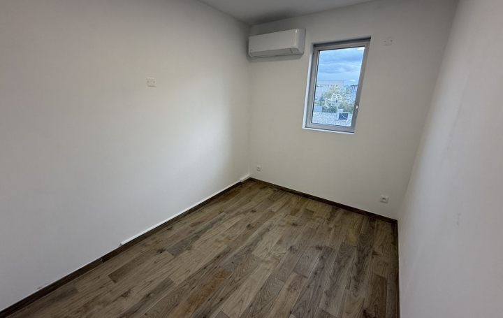 Local commercial SAINT-VICTORET (13730)  10 m2 298 € 