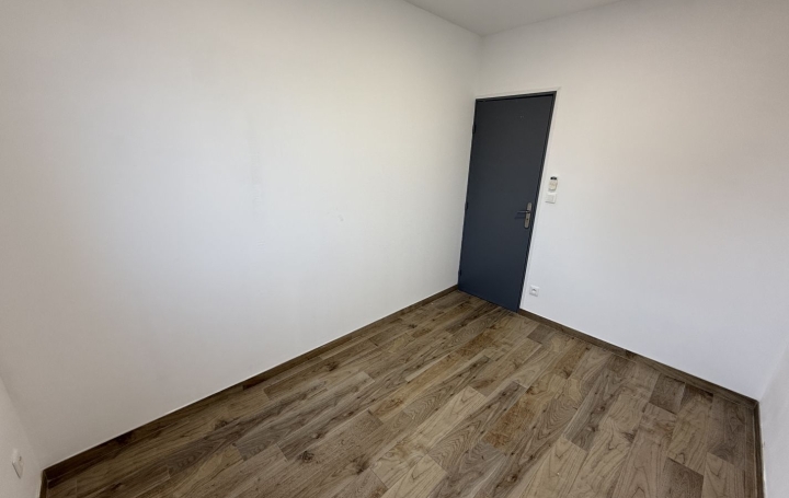 Local commercial SAINT-VICTORET (13730)  10 m2 298 € 