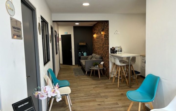 Local commercial SAINT-VICTORET (13730)  10 m2 298 € 