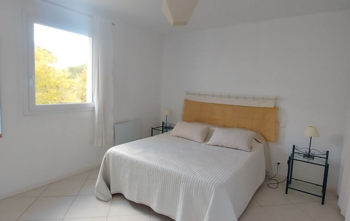 Maison SIMIANE-COLLONGUE (13109)  133 m2 2 300 € 