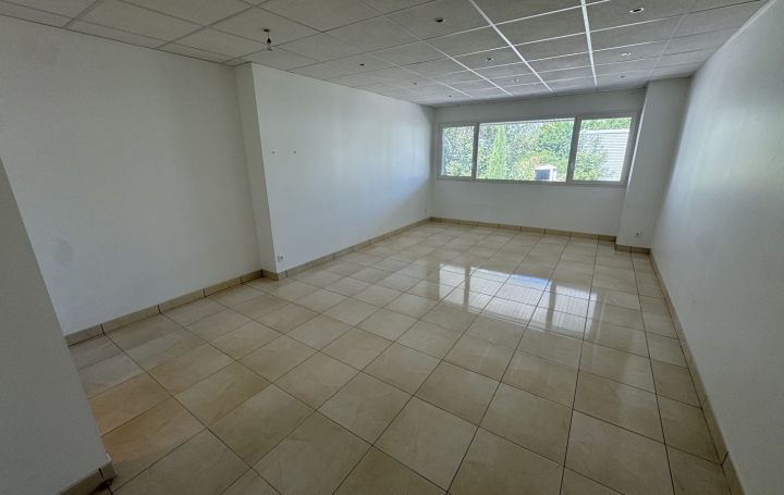 Local commercial EGUILLES (13510)  35 m2 943 € 