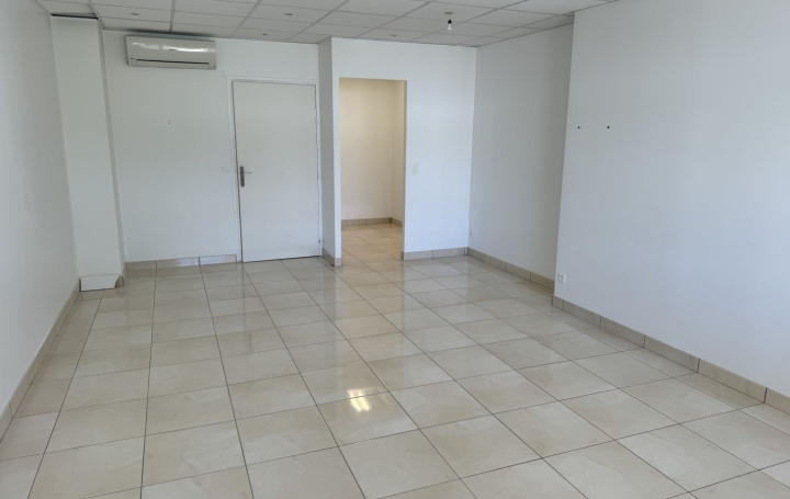 Local commercial EGUILLES (13510)  35 m2 943 € 