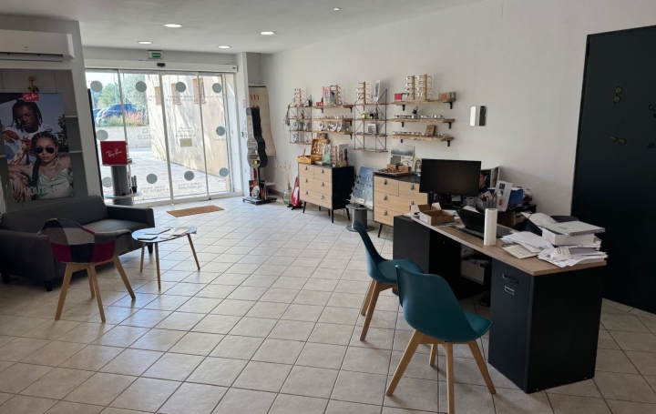 Local commercial SAINT-VICTORET (13730)  78 m2 995 € 