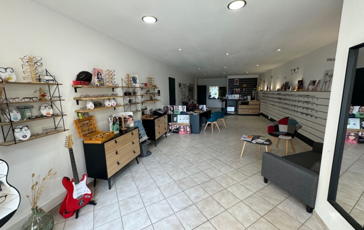 Local commercial SAINT-VICTORET (13730)  78 m2 995 € 