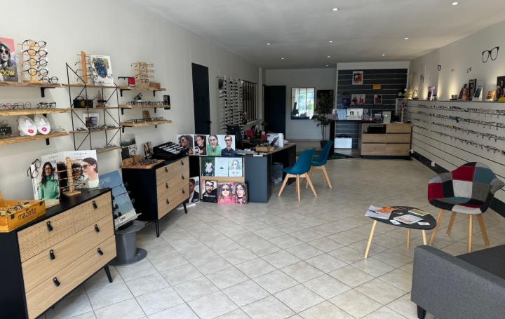 Local commercial SAINT-VICTORET (13730)  78 m2 995 € 