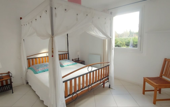 Maison SIMIANE-COLLONGUE (13109)  133 m2 2 190 € 