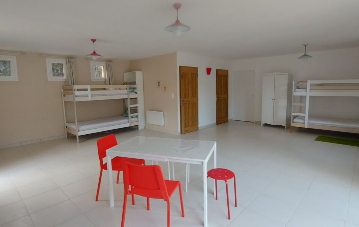 Maison SIMIANE-COLLONGUE (13109)  133 m2 2 190 € 