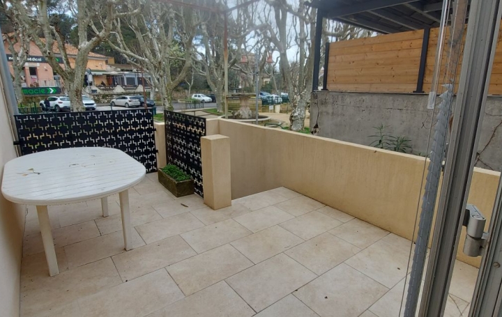 2 Pièces SIMIANE-COLLONGUE (13109)  55 m2 990 € 
