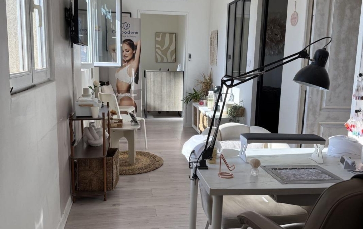 Local commercial SAINT-VICTORET (13730)  43 m2 755 € 